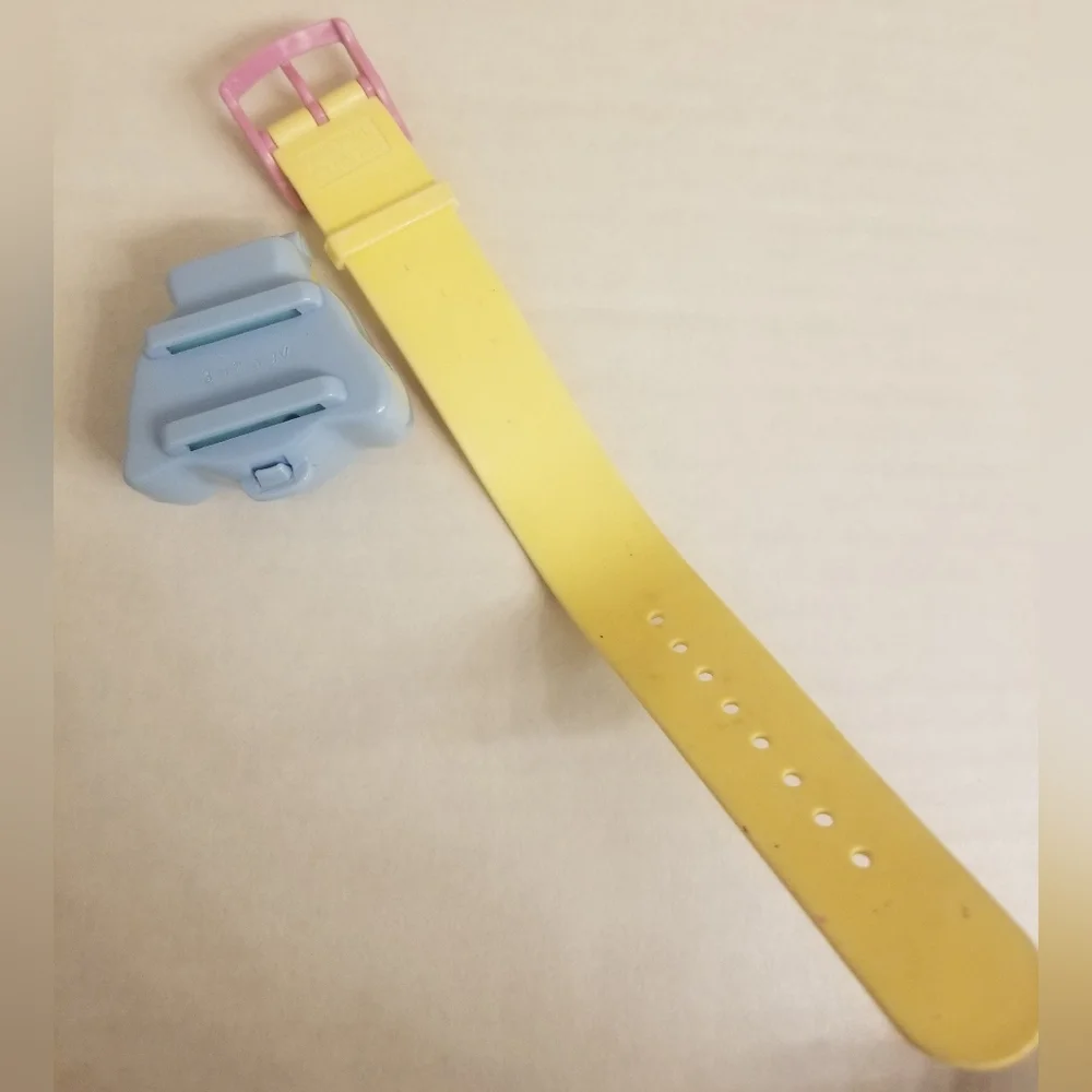 90s Polly Pocket puppy case w wristband & Polly- no fuzzy dog - Picture 5 of 6